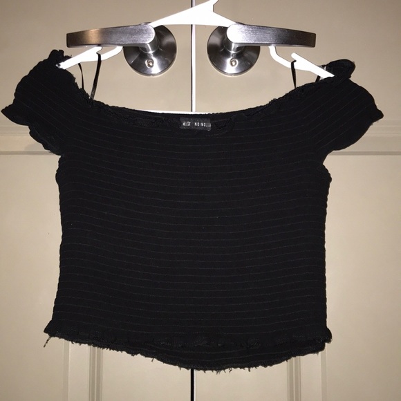 Black off the shoulders crop top - Picture 2 of 2